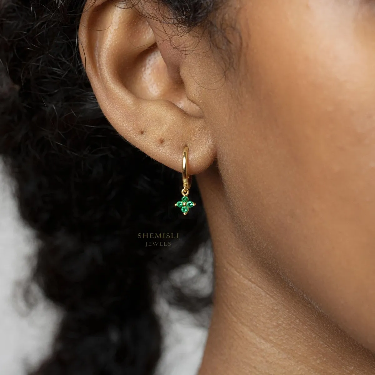 4 leaf Clover Emerald CZ Drop Hoop Earrings, Flower Dangle Huggies, Unisex, Gold, Silver SHEMISLI SH541