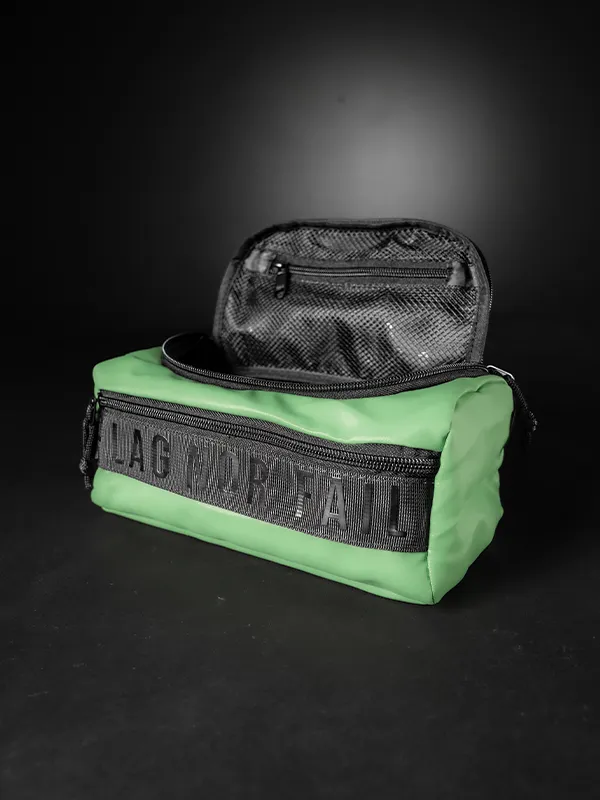 MOMENTUM TOILETRY CASE 2.5L - GREEN