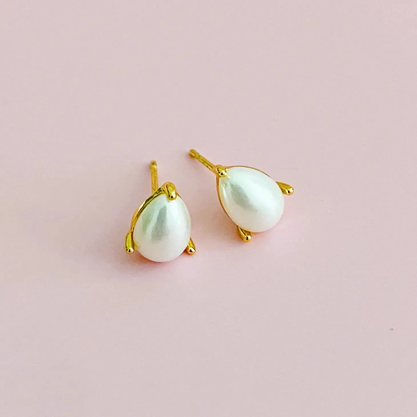 So Classy Teardrop Pearl Stud Earrings